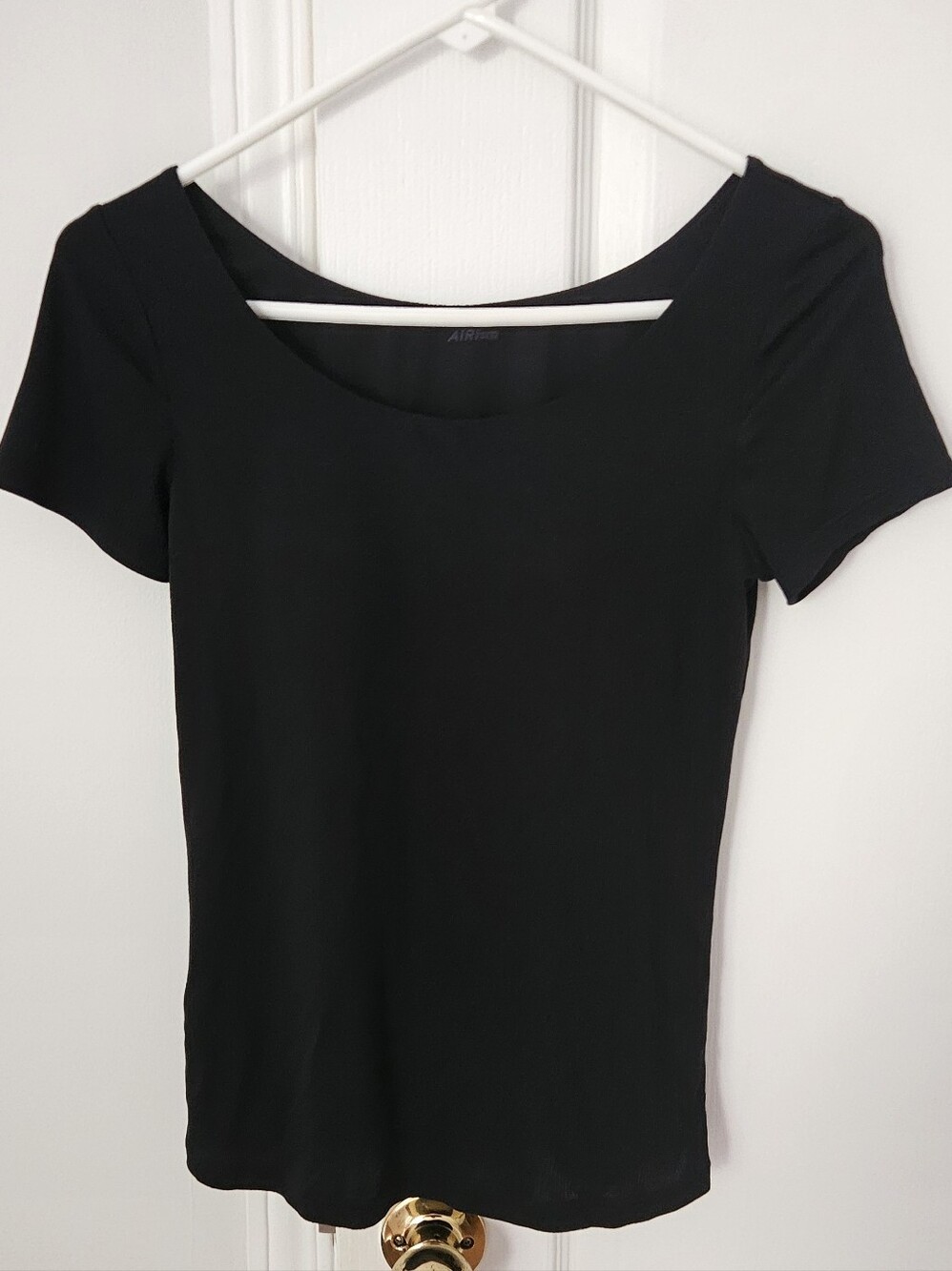 Uniqlo Bra Top T-shirt Airism Black Scoop Neck Size M